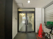 オフィスビル出入口