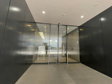 オフィスビル出入口