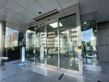 オフィスビル出入口