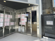 オフィスビル出入口