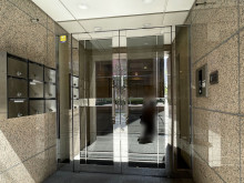 オフィスビル出入口