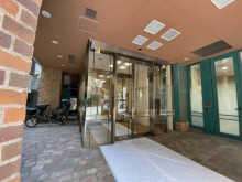 オフィスビル出入口