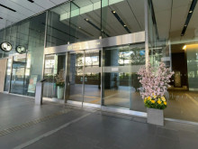 オフィスビル出入口