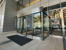 オフィスビル出入口