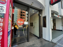 オフィスビル出入口