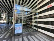 オフィスビル出入口