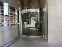 オフィスビル出入口