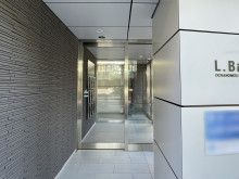 オフィスビル出入口