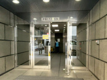 オフィスビル出入口