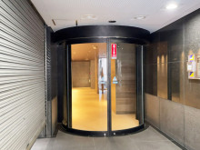 オフィスビル出入口