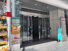 オフィスビル出入口