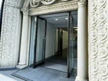 オフィスビル出入口