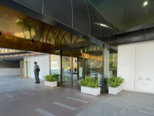 オフィスビル出入口