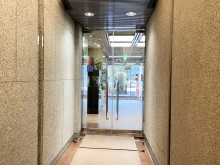 オフィスビル出入口