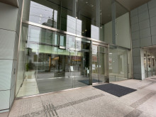 オフィスビル出入口