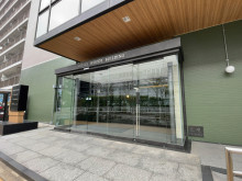 オフィスビル出入口