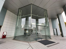 オフィスビル出入口