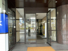 オフィスビル出入口