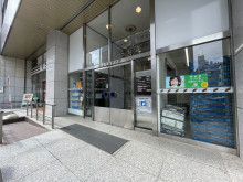 オフィスビル出入口