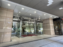 オフィスビル出入口