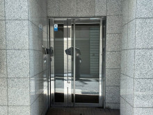 オフィスビル出入口