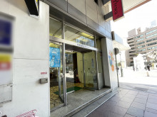 オフィスビル出入口