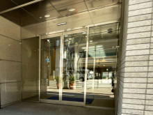 オフィスビル出入口