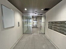 オフィスビル出入口