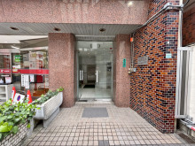 オフィスビル出入り口