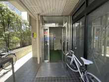 オフィスビル出入口