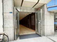 オフィスビル出入口