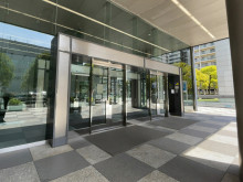 オフィスビル出入口