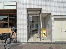 オフィスビル出入り口