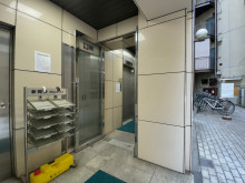 オフィスビル出入口