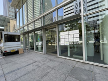 オフィスビル出入口