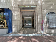 オフィスビル出入り口