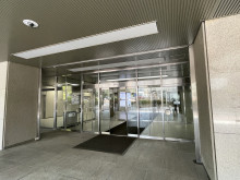 オフィスビル出入口