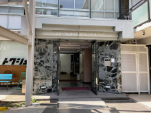 オフィスビル出入口