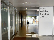 オフィスビル出入口