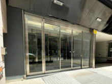 オフィスビル出入口