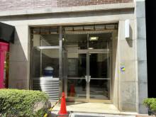 オフィスビル出入口