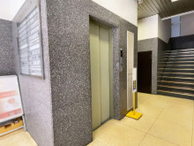 エレベーター(1基)