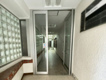 オフィスビル出入口