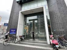 オフィスビル出入口