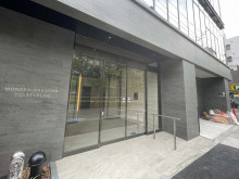 オフィスビル出入口