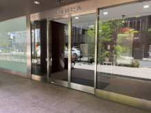 オフィスビル出入口