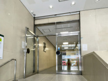 オフィスビル出入口