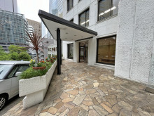 オフィスビル出入口