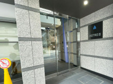 オフィスビル出入口