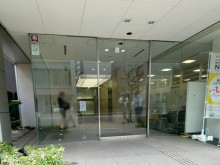 オフィスビル出入口